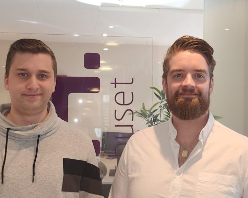 Hallvard til venstre sammen med Benjamin i Kuba